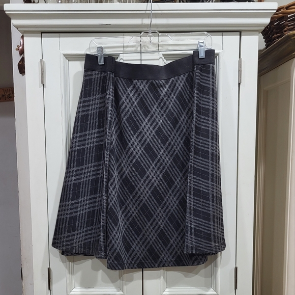 Torrid diamond 💎 plaid skirt - Picture 2 of 6